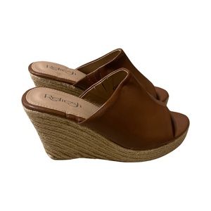 Tan wedge